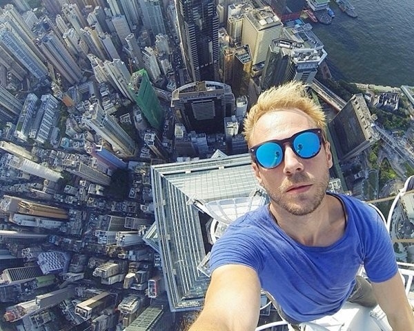 Mat mang, lo anh nong vi chup anh selfie hinh anh 2