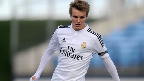 Mua Odegaard chi la chieu tro PR cua Real Madrid hinh anh