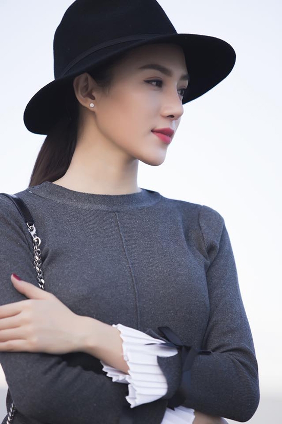 tinh-cu-mac-hong-quan-duoc-khen-mat-dep-nhat-the-face-3