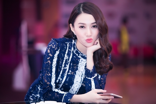 Thời điểm năm 2014, Lê Hà bắt đầu phát triển tình cảm cùng Mạc Hồng Quân.