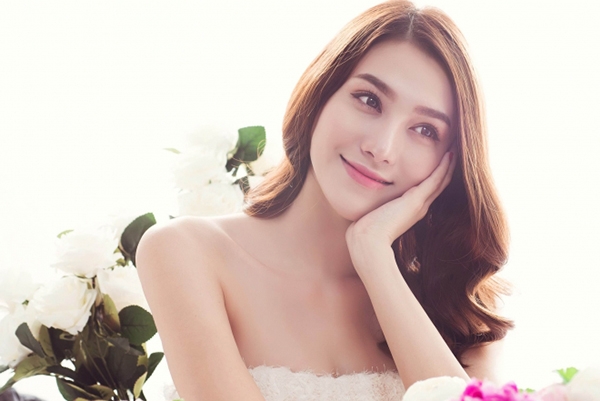 Chia sẻ về Mạc Hồng Quân, Lê Hà cho biết: Chúng tôi biết nhau trong một buổi chụp hình chung. Cả tôi và anh ấy đều là người mẫu cho một nhãn hàng thời trang. Anh cũng để lại cho tôi khá nhiều ấn tượng trong lần gặp đầu tiên. Khi tiếp xúc, tôi nhận thấy anh ấy hiền lành, ít nói, khác hẳn những gì tôi từng nghĩ về giới cầu thủ.