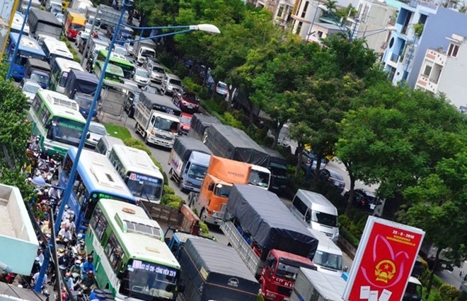 Xe tai can chet nguoi phu nu, nga tu An Suong te liet 2 gio hinh anh 2