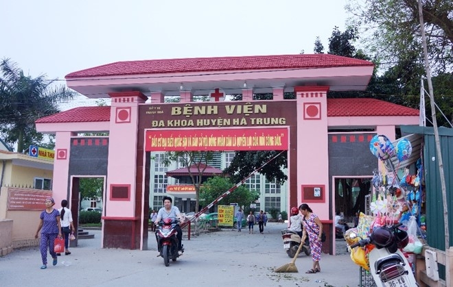 Be so sinh suyt bi chon song xuat vien ve nha hinh anh 2