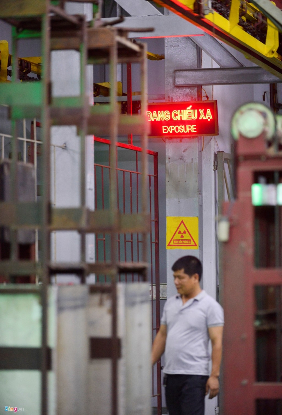 Ben trong day chuyen chieu xa vai thieu di Australia hinh anh 8