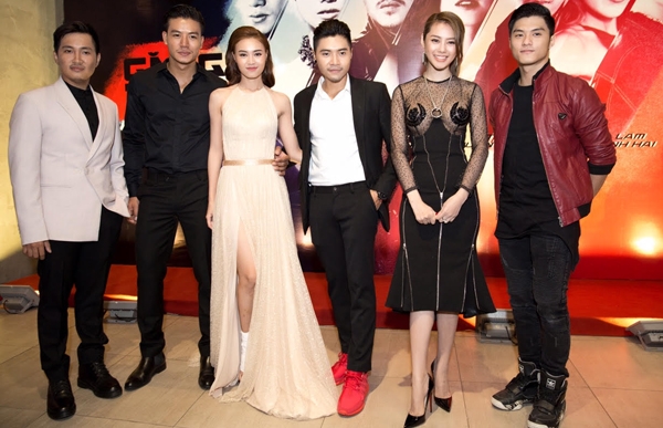linh-chi-tao-bao-khoe-nguc-tran-trong-su-kien-9