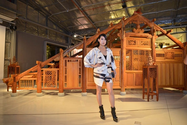 mc-thuy-minh-be-bung-bau-di-event-voi-ban-trai-tay-4