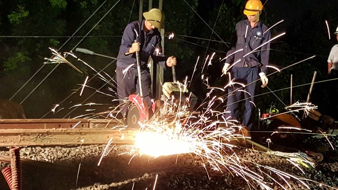 Cau Ghenh hoan thanh, duong sat Bac Nam thong suot hinh anh 1