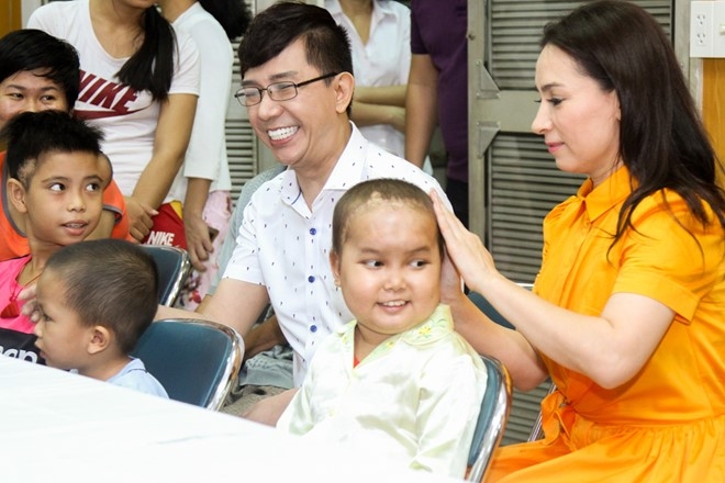 'Co dau 8 tuoi' an mac cau ky di tu thien tai Sai Gon hinh anh 7