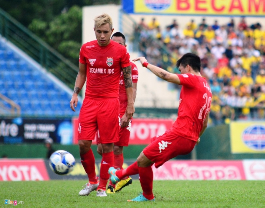 Trong Hoang nhan the do, Binh Duong thua Thanh Hoa 0-3 hinh anh 2