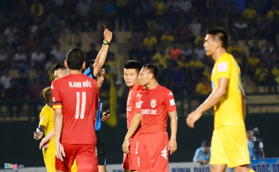 Trong Hoang nhan the do, Binh Duong thua Thanh Hoa 0-3 hinh anh 6