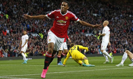 ... và Martial cũng lâm vào hoàn cảnh tương tự