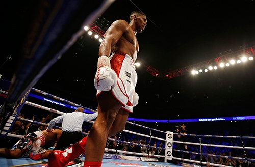 joshua-lai-thang-knock-out-bao-ve-dai-hang-nang-ibf-1