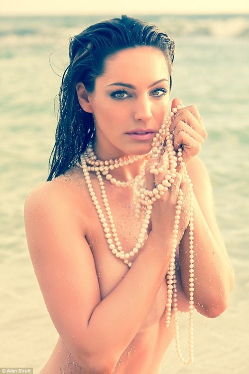 Kelly Brook được bình chọn có hình thể hoàn hảo nhất thế giới - ảnh 8