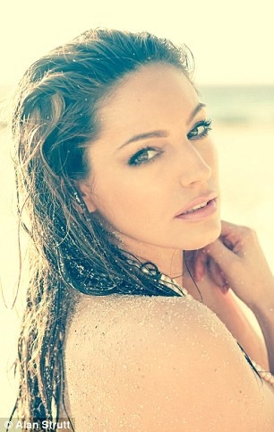Kelly Brook được bình chọn có hình thể hoàn hảo nhất thế giới - ảnh 10
