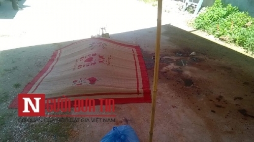 Sát hại em trai, 'đại ca đá đỏ' vô tư ngồi uống rượu bên thi thể - Ảnh 1