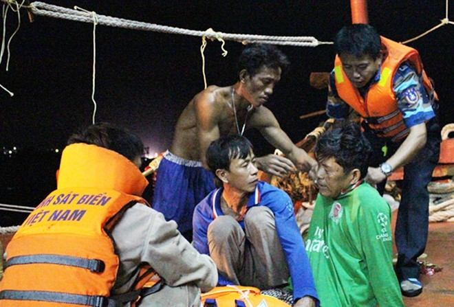Thi the 3 ngu dan vu no tau ca dang tren duong ve Ca Mau hinh anh 1