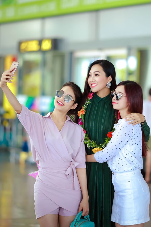 bo-me-ra-san-bay-don-hoa-khoi-dieu-ngoc-ve-tham-nha-2