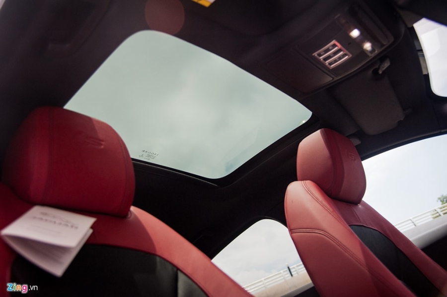 Chi tiet sedan the thao Jaguar XE S dau tien tai Ha Noi hinh anh 11