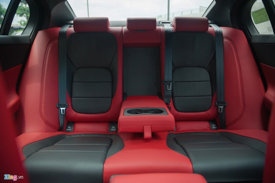 Chi tiet sedan the thao Jaguar XE S dau tien tai Ha Noi hinh anh 12