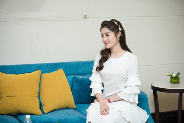 huyen-my-cam-tui-hon-100-trieu-di-giao-luu-6