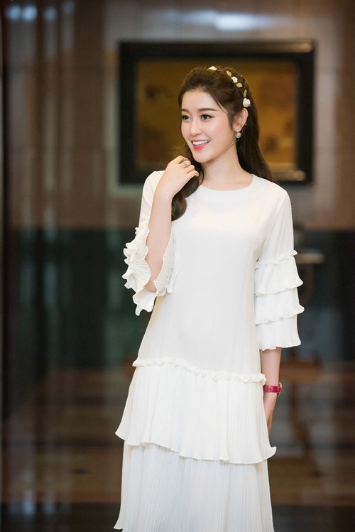 huyen-my-cam-tui-hon-100-trieu-di-giao-luu-7