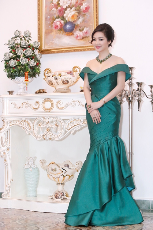 my-nhan-viet-mac-dep-nhat-tuan-4