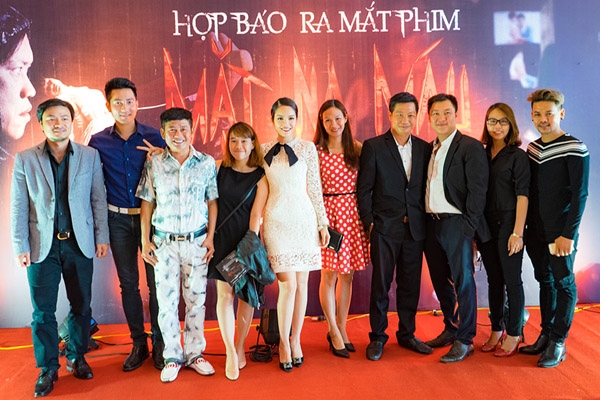 nha-san-xuat-mat-na-mau-se-kien-tinna-tinh-vi-noi-sai-su-that