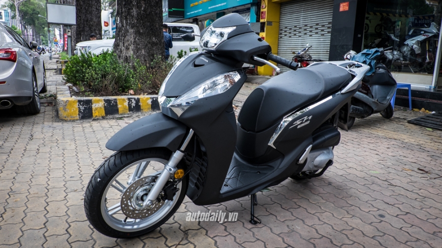 Honda SH300i Matte Black (1).jpg