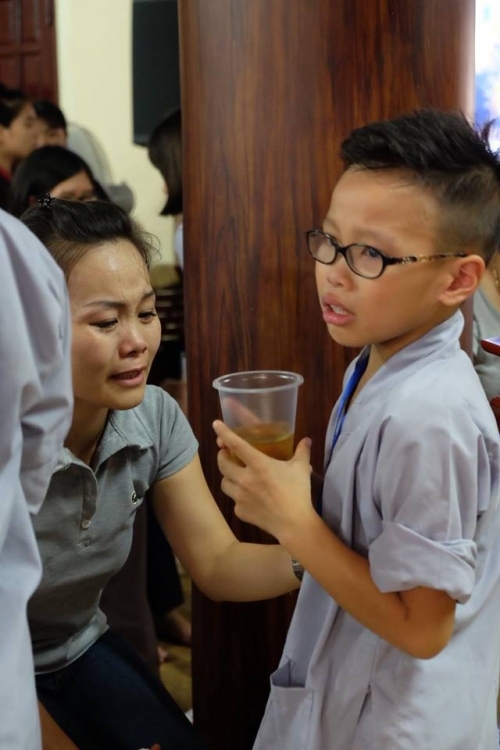 Theo chân các cô ấm cậu chiêu Hà Nội lên chùa tham dự khóa tu mùa hè - Ảnh 16