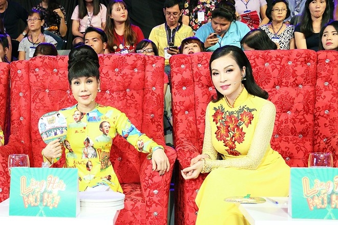 Viet Huong cuoi ha he khi Tran Thanh nga tren san khau hinh anh 5