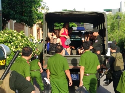 Ben trong tu diem an choi bac nhat dat Cang hinh anh 9