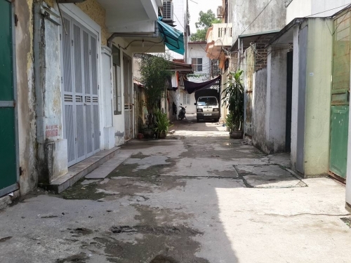 Bị côn đồ dồn vào ngõ cụt, nam thanh niên lĩnh 'mưa' dao tử vong - Ảnh 1
