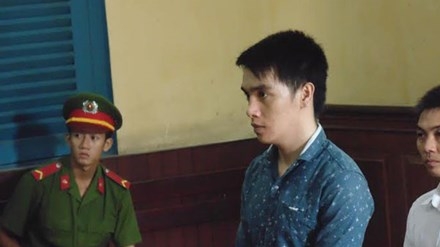 Trốn nã sau 7 năm, Đỗ Duy Thành tại phiên tòa phúc thẩm sáng nay 29/6. Ảnh: Tân Châu