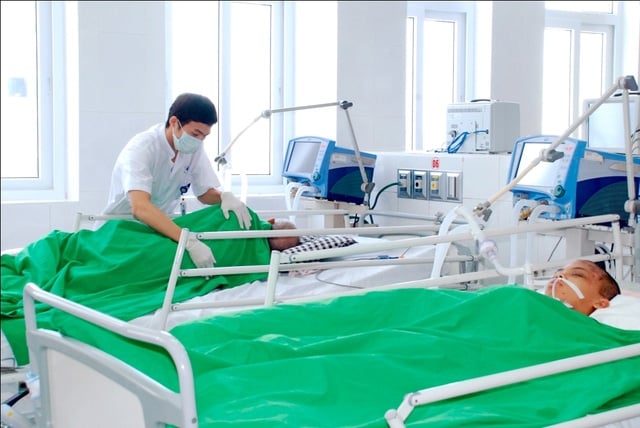  Nắng nóng nhiều người bị đột quỵ. Ảnh minh họa 