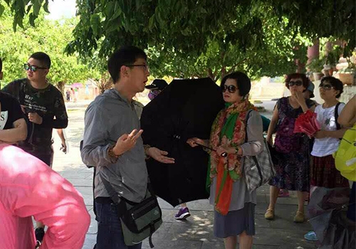 huong-dan-vien-du-lich-trung-quoc-xuyen-tac-lich-su-viet-nam