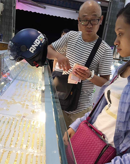 huong-dan-vien-du-lich-trung-quoc-xuyen-tac-lich-su-viet-nam-1
