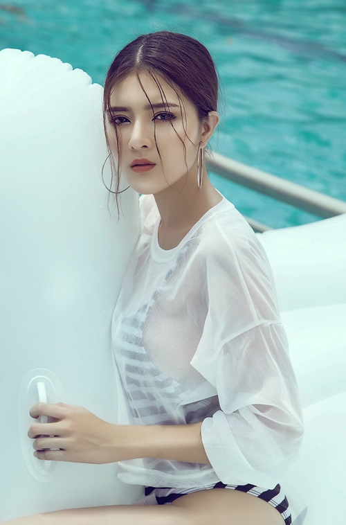 lilly-luta-khoe-dang-nuot-na-cung-ao-tam-sexy-6