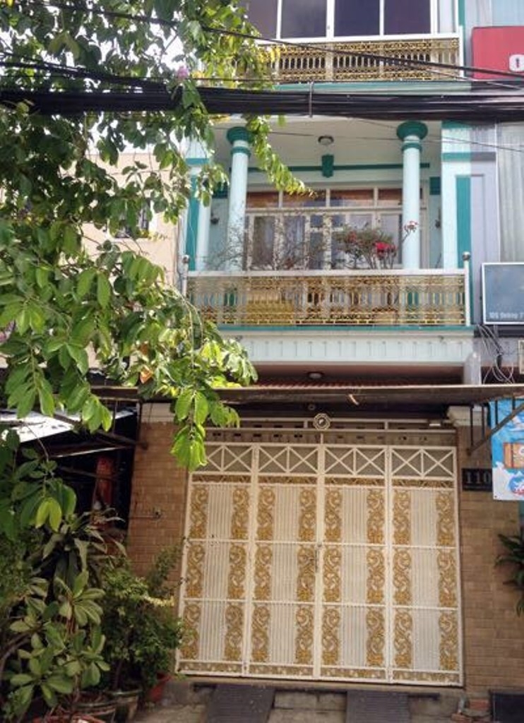 Căn nhà mà ông Hiệp đang ở để chăm sóc bé Vy và đây cũng chính là khối tài sản khiến các bên muốn nhận nuôi cháu