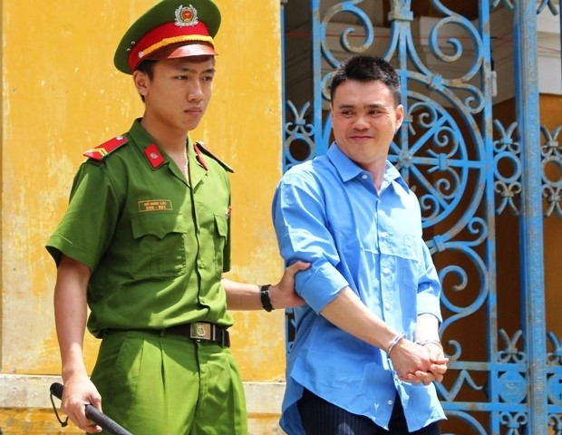 Chong gia nhan vien dien luc, dot nhap vao nha sat hai vo cu hinh anh 1