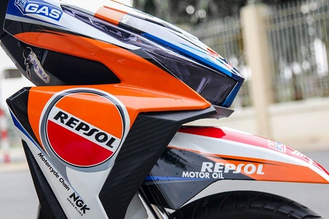 Honda Click 125i son dan ao phong cach CBR1000 Repsol hinh anh 4