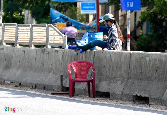Nguoi dan bang qua quoc lo nhu duong lang hinh anh 3