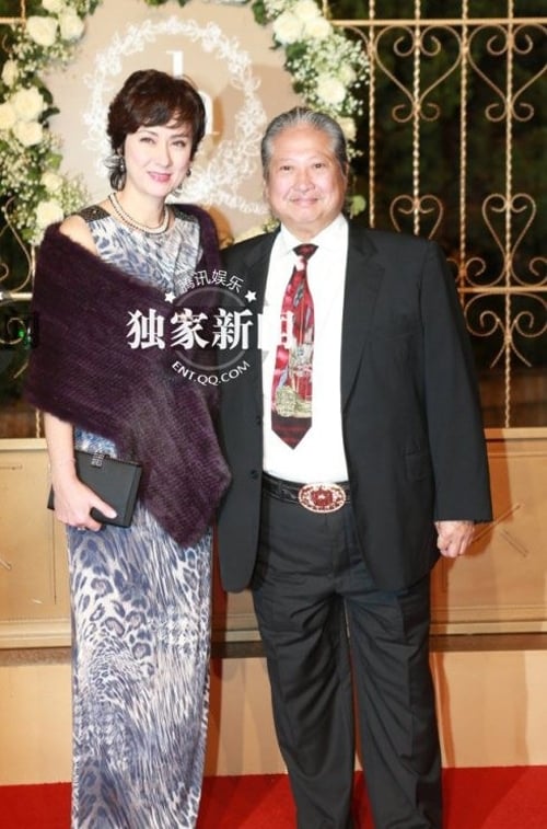 nhung-bong-hong-tung-di-qua-doi-hong-kim-bao-4