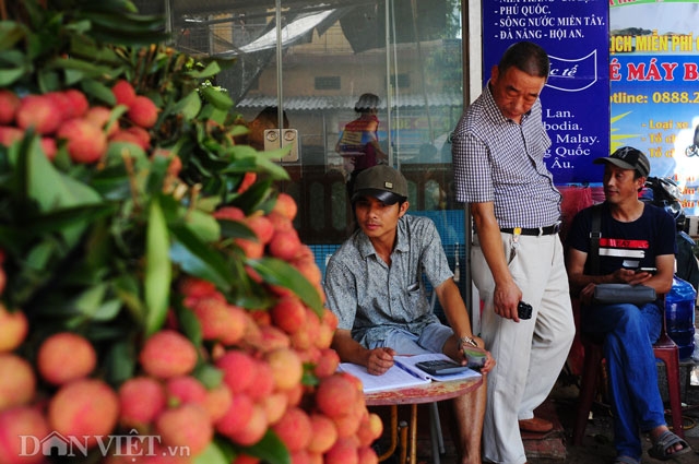 thuong lai trung quoc tran ngap cho vai thieu, ep gia nong dan hinh anh 8