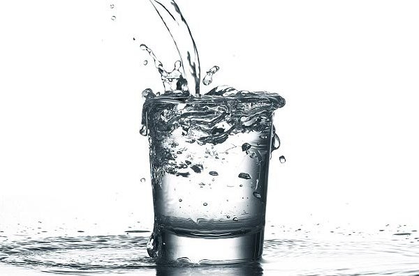 Câu chuyện về cốc nước và cách quẳng gánh lo đi mà sống - Ảnh 3.