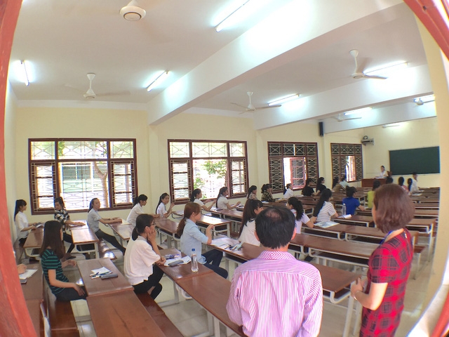 Thí sinh nghiêm túc trước lúc làm bài thi (Ảnh: Nguyễn Duy)