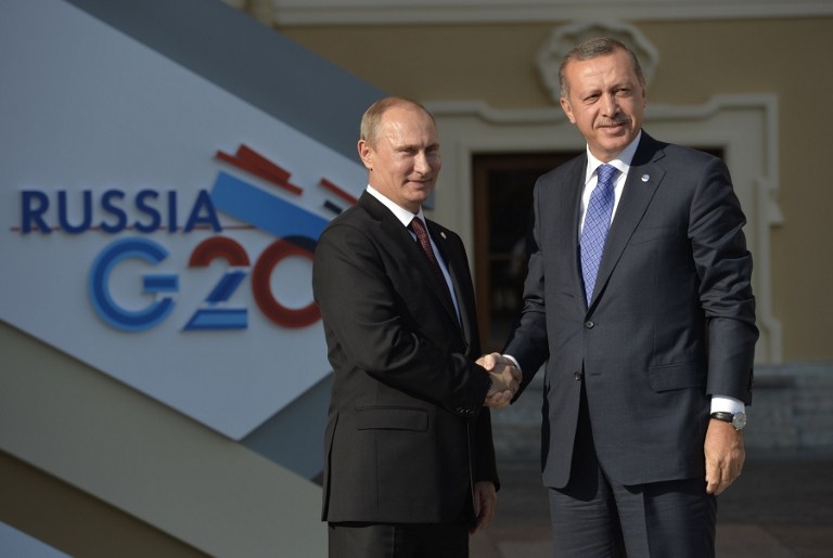  Tổng thống Nga Vladimir Putin (trái) và Tổng thống Thổ Nhĩ Kỳ tại Hội nghị thượng đỉnh G20 năm 2013 tại Saint Petersburg, Nga (Ảnh: AFP) 
