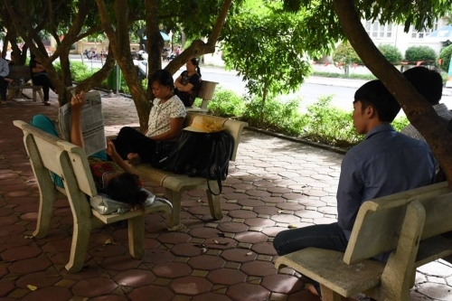 Nhà nội thành Hà Nội vẫn thuê khách sạn cho con ở trong mùa thi - Ảnh 2