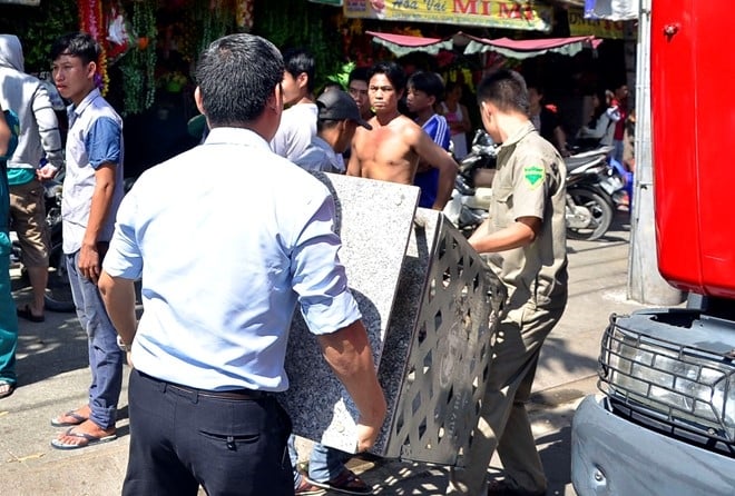 Tieu thuong be do thao chay khoi dam chay lon o Sai Gon hinh anh 2