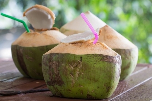 Ngại mua bao cao su, dính '2 vạch' vì tránh thai bằng nước dừa - Ảnh 1