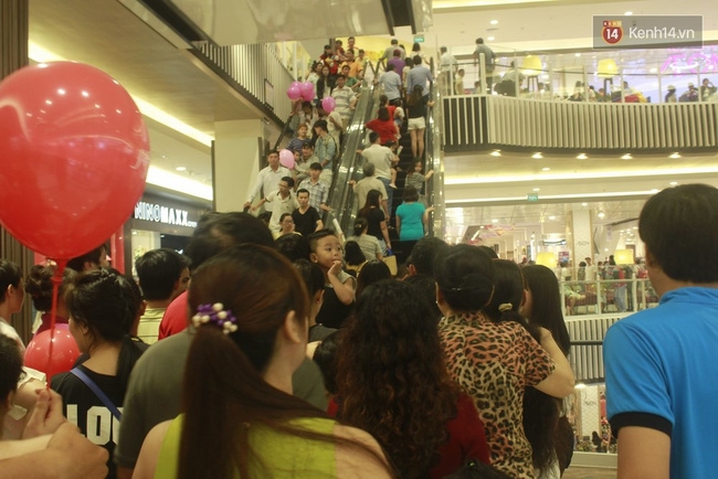 Ngày đầu khai trương, khu ăn uống của AEON MALL Bình Tân bán hết sạch từ sớm - Ảnh 6.